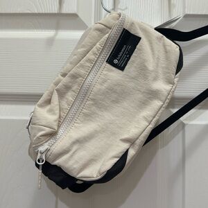 Lululemon Clean Lines Belt Bag 2L